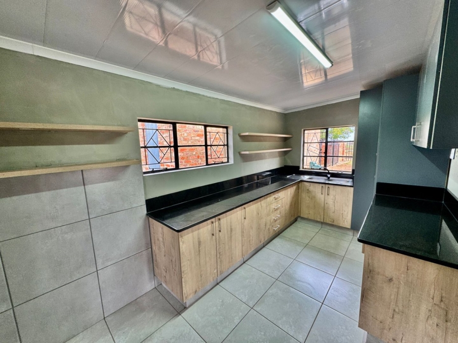 To Let Commercial Property for Rent in Wilgeboom A H North West